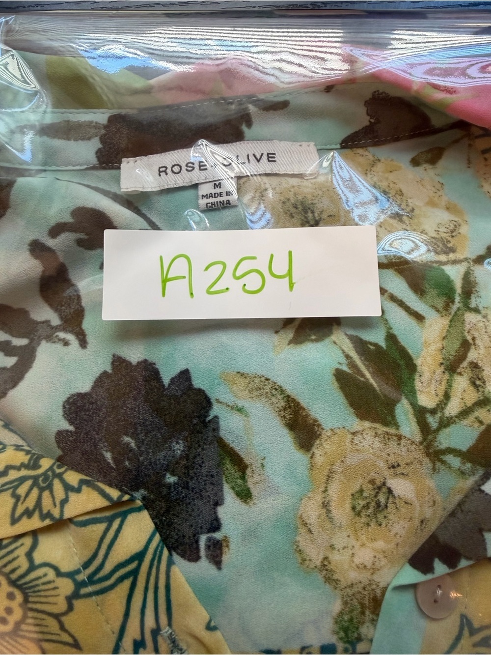 Rose & Olive Pastel Floral Collared Button-Up Size Medium NWOT - Picture 6 of 8